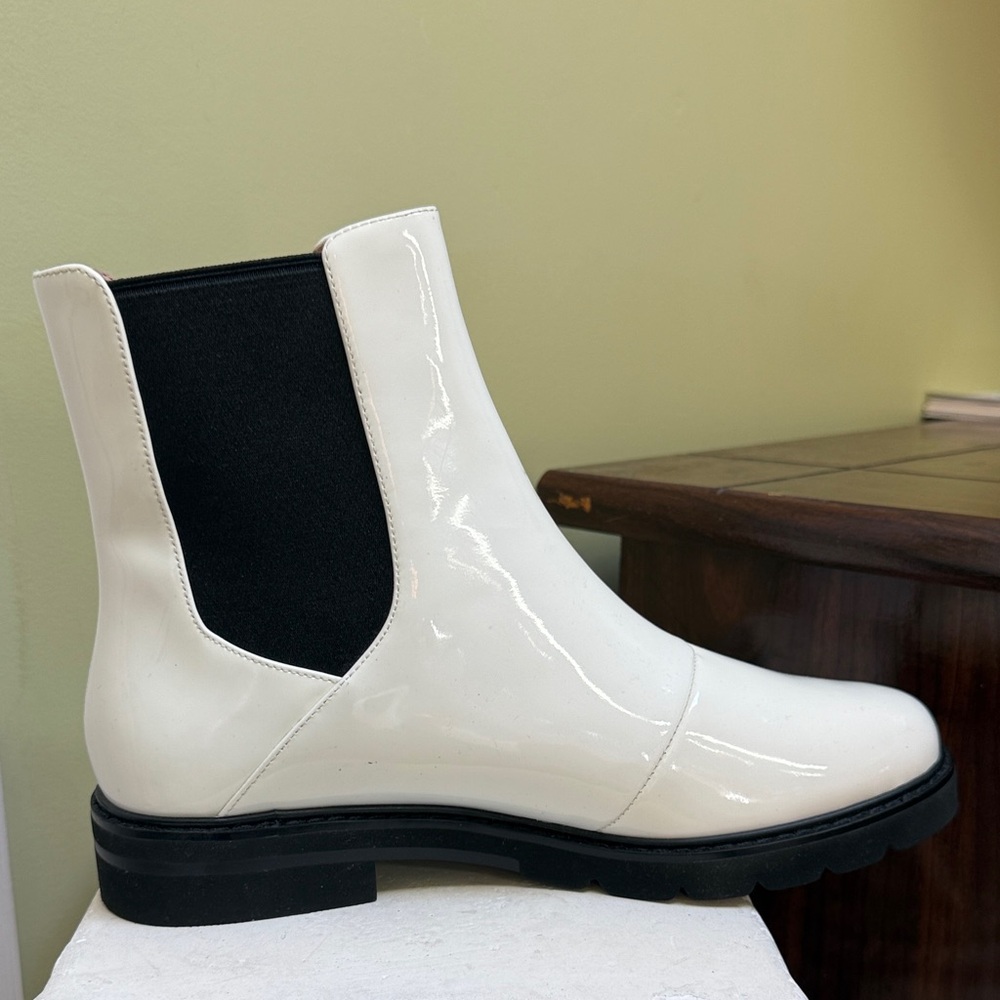 Stuart Weitzman white Yuliana 60MM Chelsea Booties size 8 women H31N4 - Picture 2 of 11